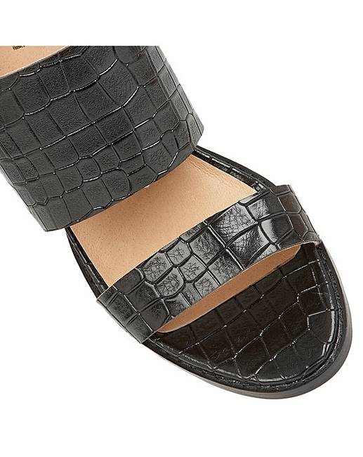 simply be sandals