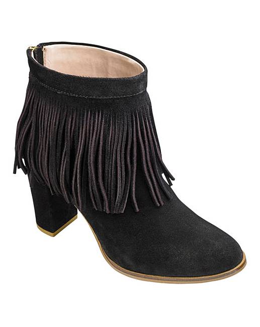 JD Williams_Summer Shoe Style Tips_Festival Fashion