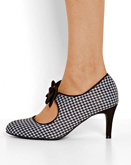 eee court shoes