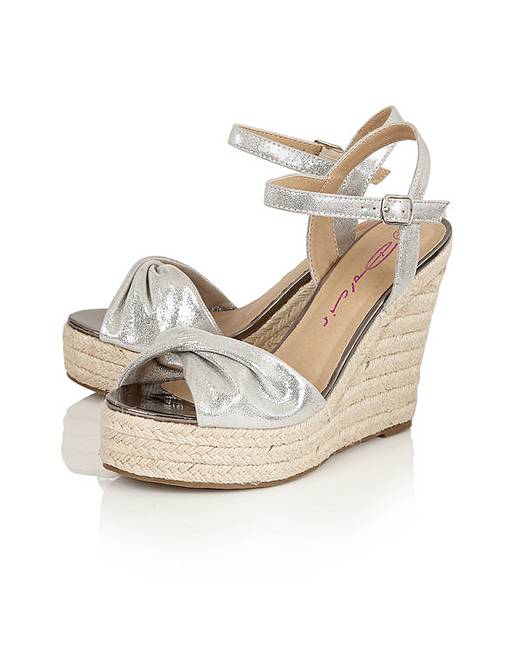 simply be sandals