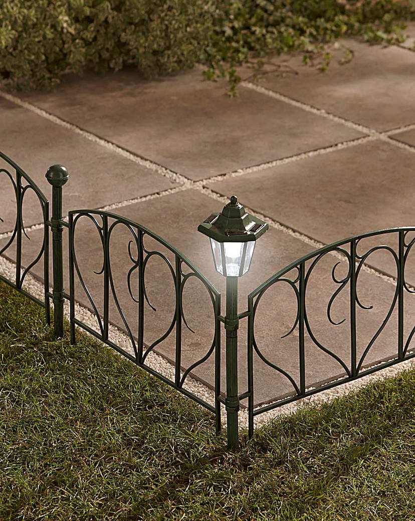 4 Fence Panels with Solar Post Lights 4 Fence Panels with Solar Post Lights