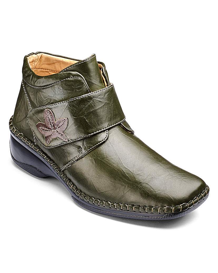 Cushion Walk Touch and Close Boots E Fit Cushion Walk Touch and Close Boots E Fit