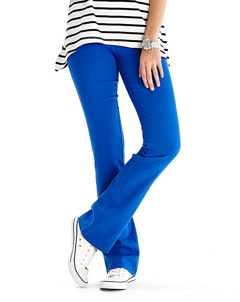 white jogger pants women's outfit