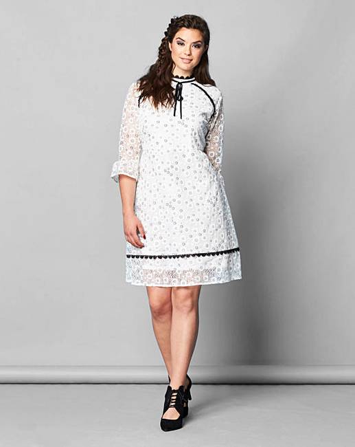 Simply Be Contrast Daisy Lace Dress | Simply Be