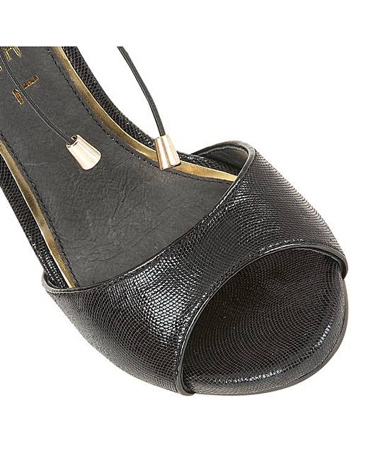 simply be sandals