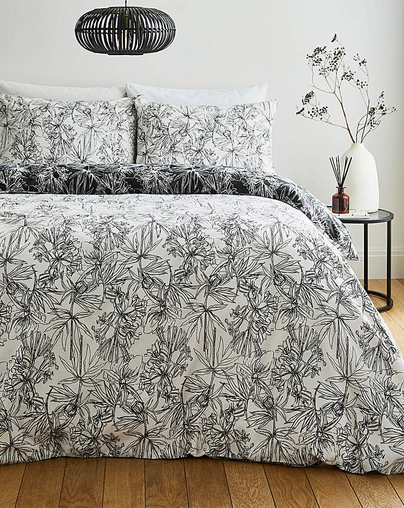 New In - Sketched Floral Duvet Set