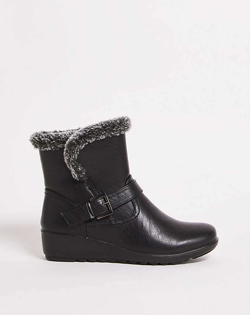 Cushion Walk Buckle Boot EEE Fit