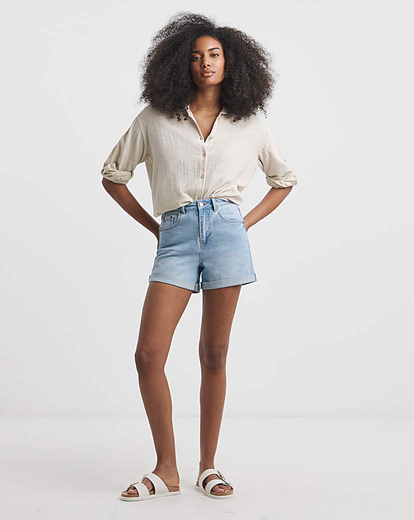 Light Wash Roll Hem Mom Short