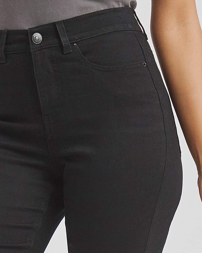Black 24/7 Knee Short