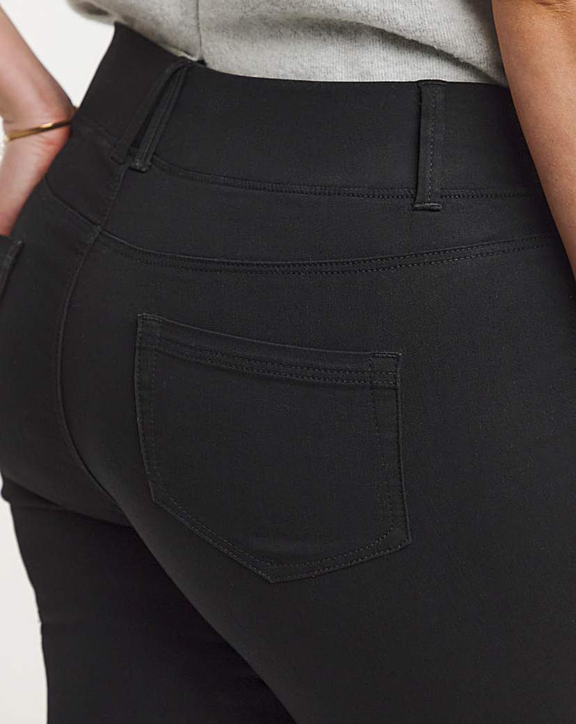 Black Pull On Capri Jegging
