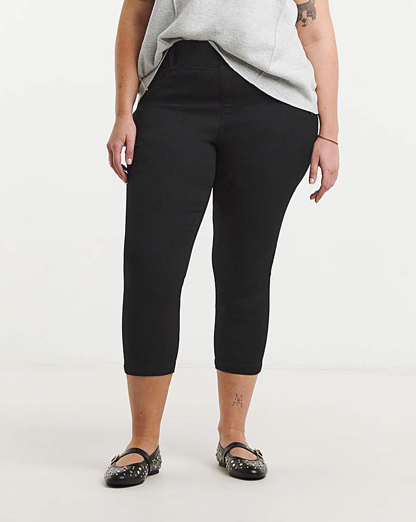 Black Pull On Capri Jegging