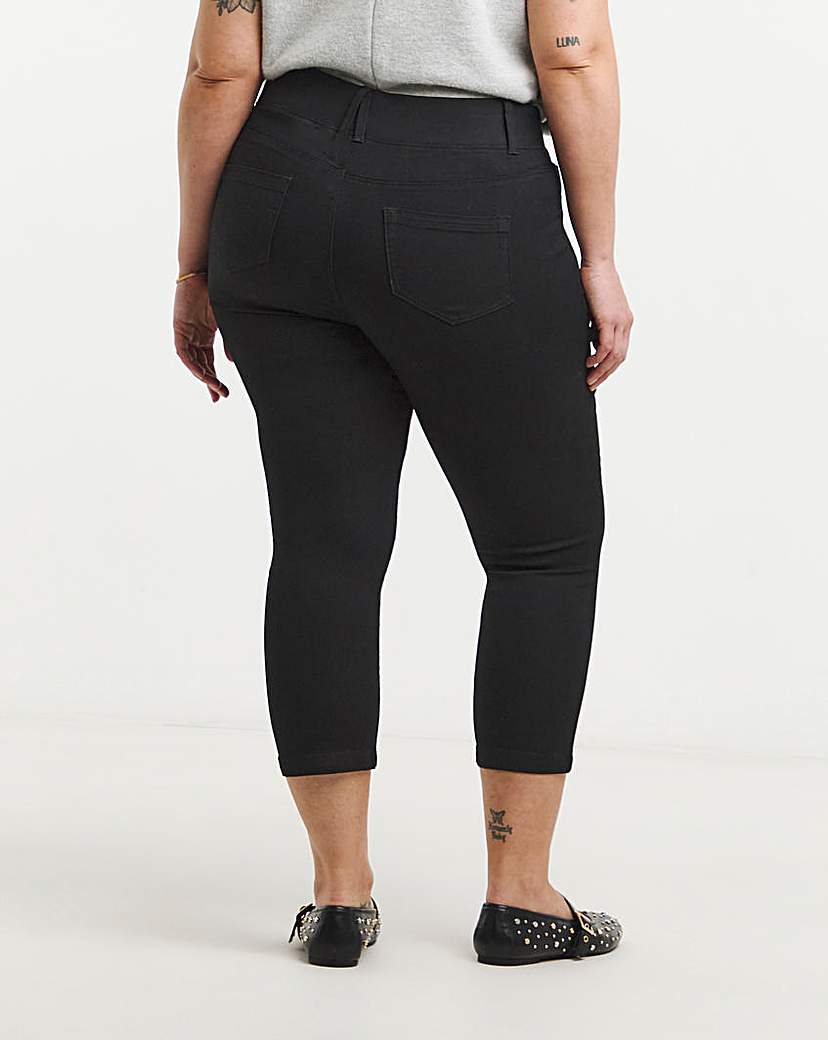 Black Pull On Capri Jegging