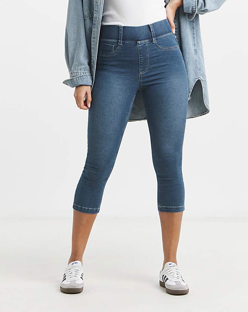 Mid Wash Pull On Capri Jegging