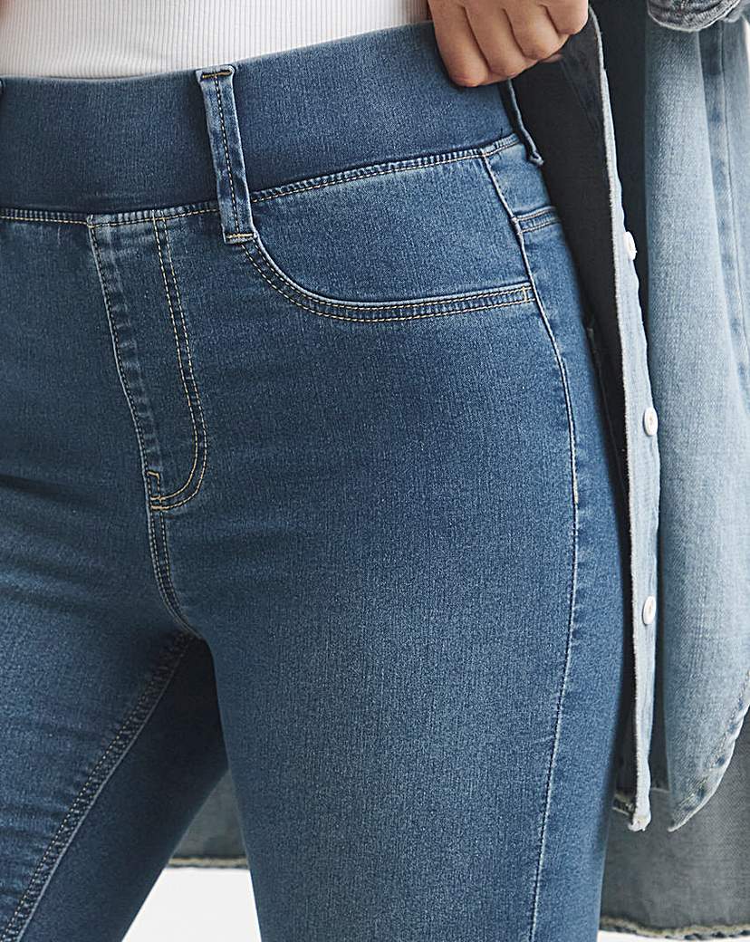 Mid Wash Pull On Capri Jegging