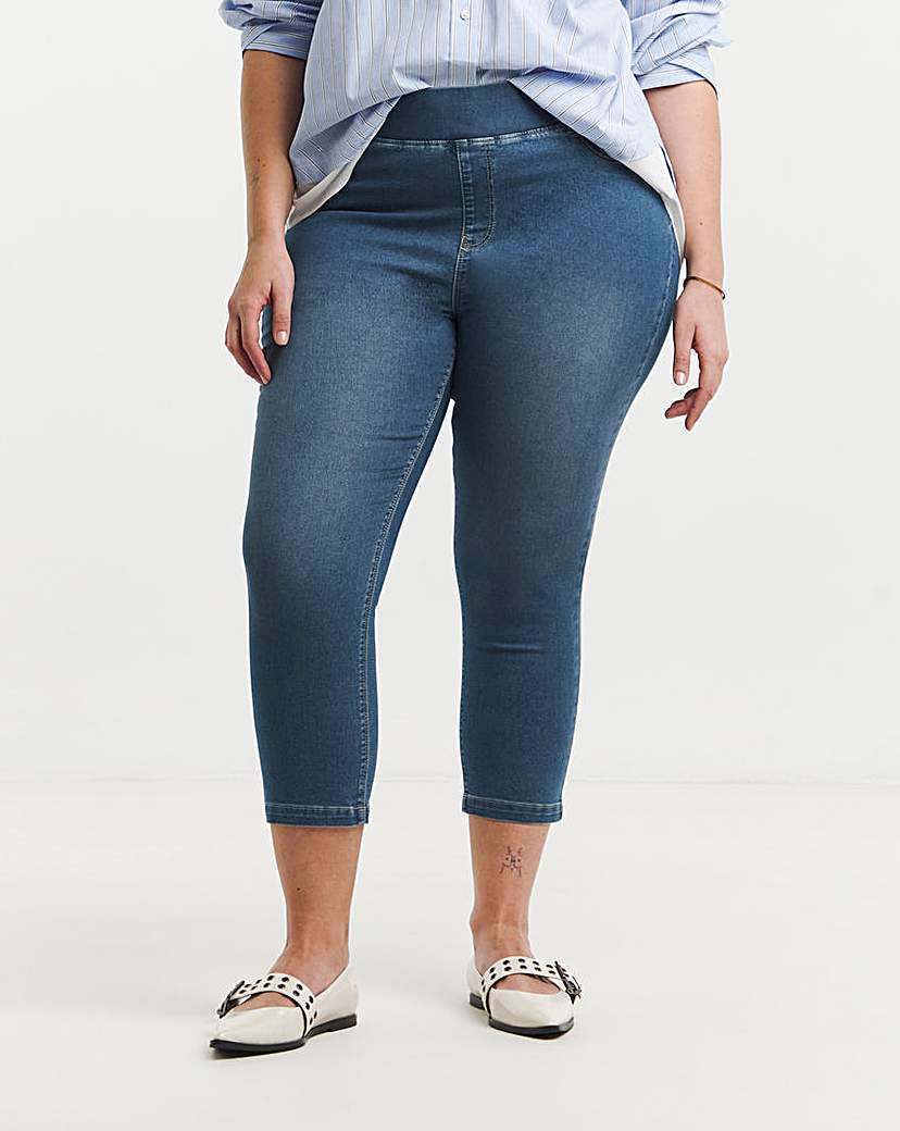Mid Wash Pull On Capri Jegging