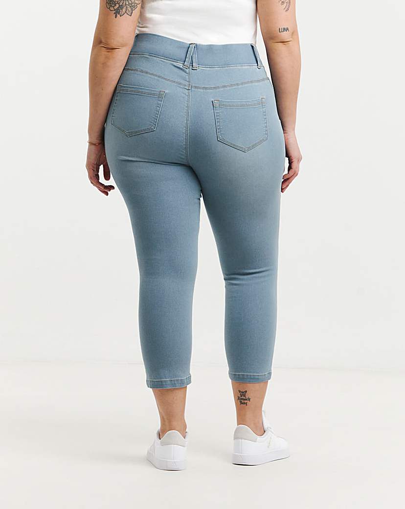 Light Wash Pull On Capri Jegging