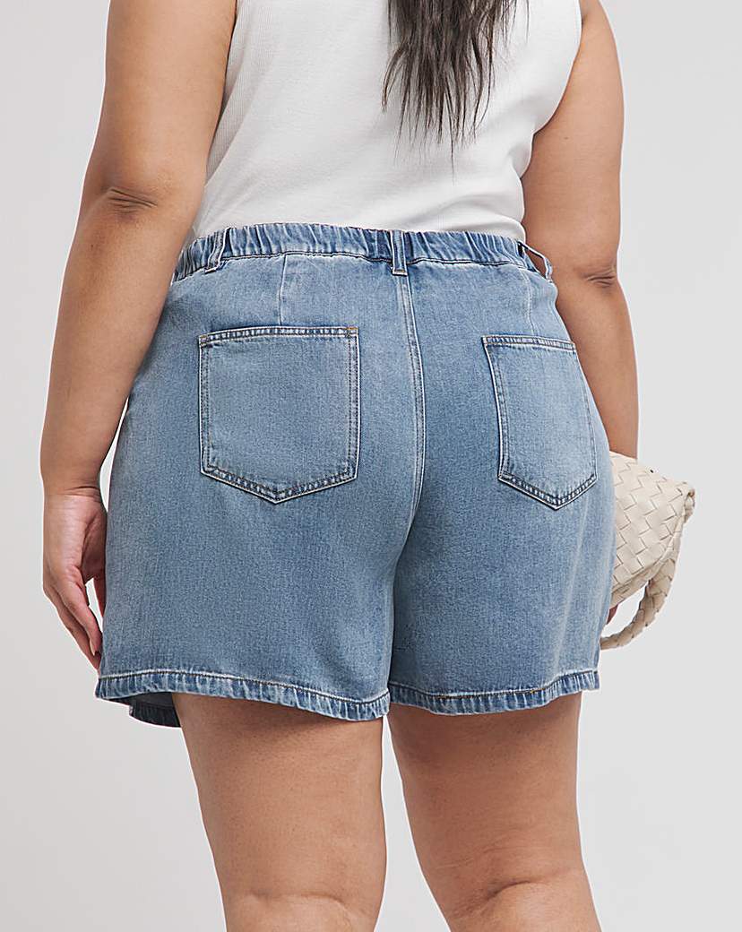 Mid Wash Pleat Flippy Short