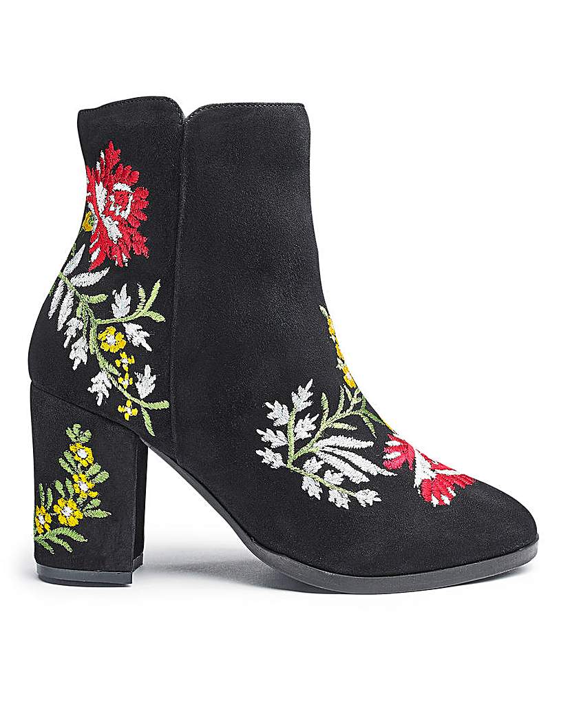 Heavenly Soles Embroidered Boots E Fit