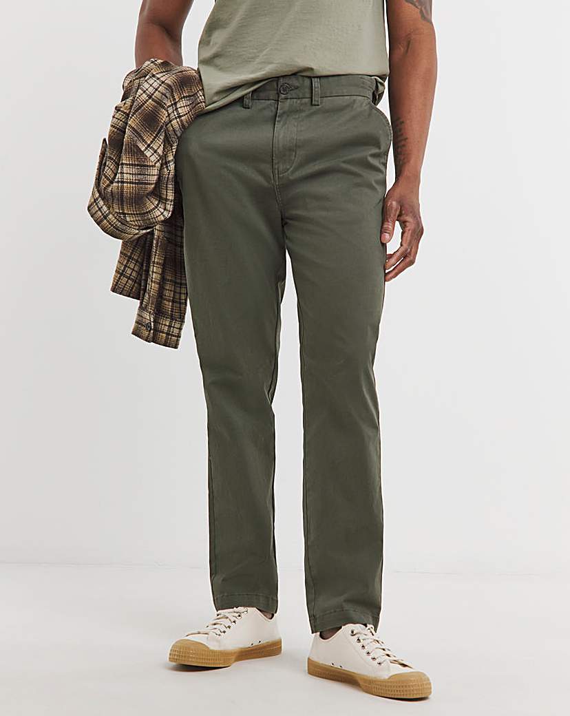 New In - Tapered Fit Chino