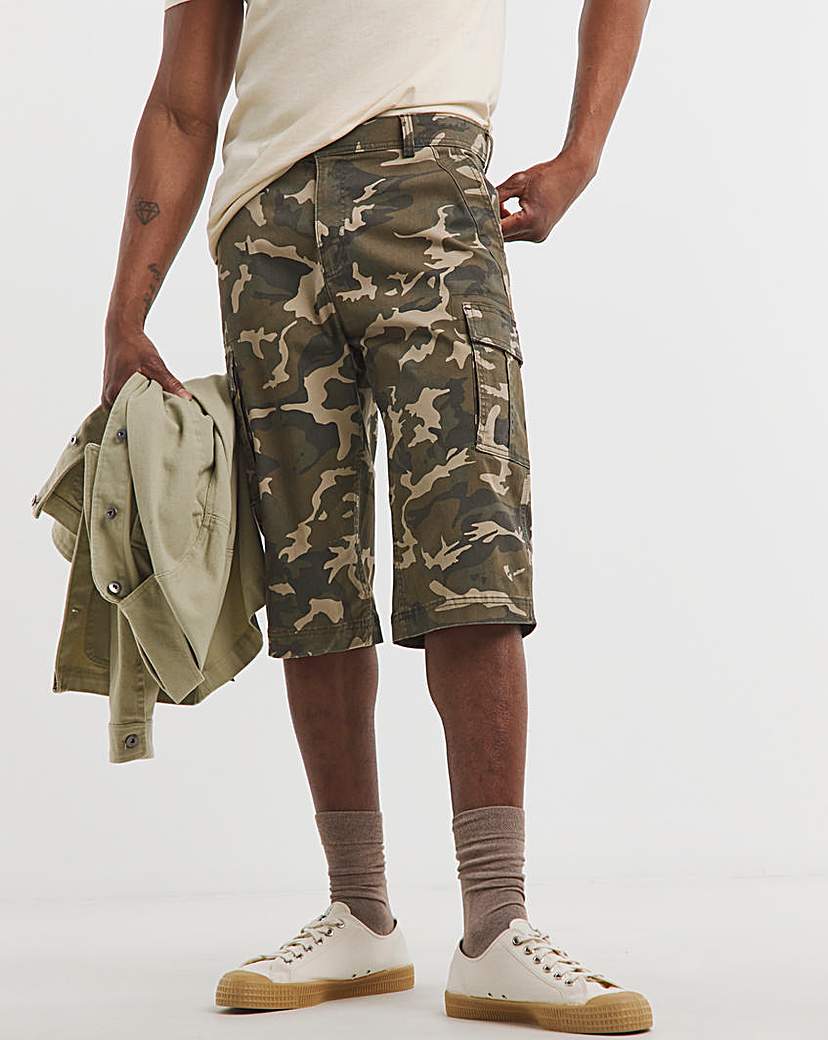 New In - 3/4 Length Twill Cargo Short