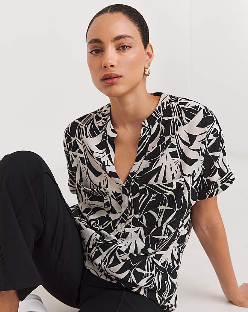 Mono Print Pocket Front Blouse