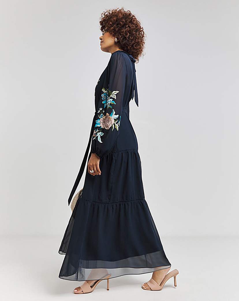 Hope & Ivy Reine Midaxi Dress
