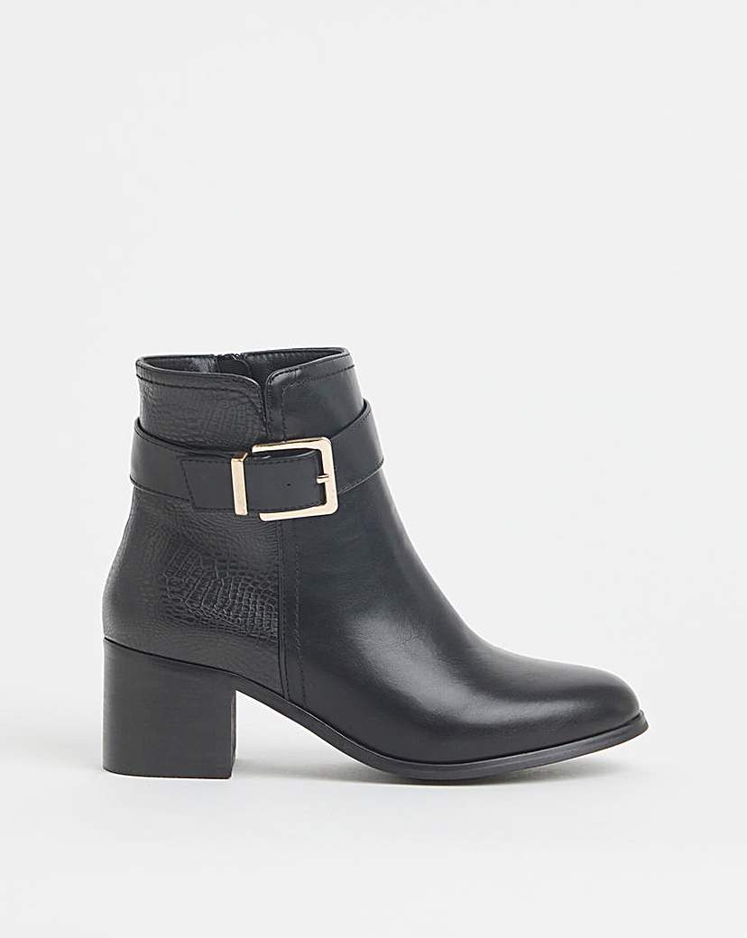 Cushion Walk Buckle Boot E Fit