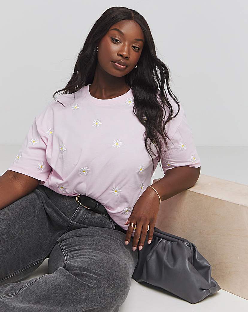 Daisy Embroidered Tee