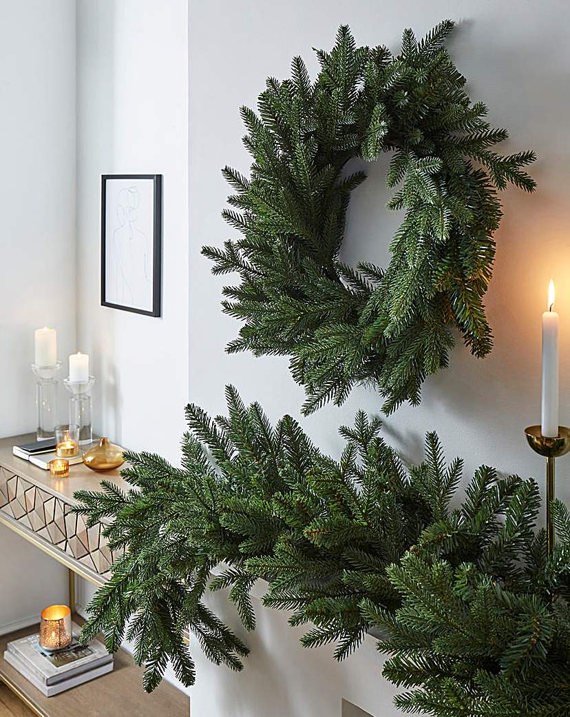 Helsinki Real Look Christmas Wreath