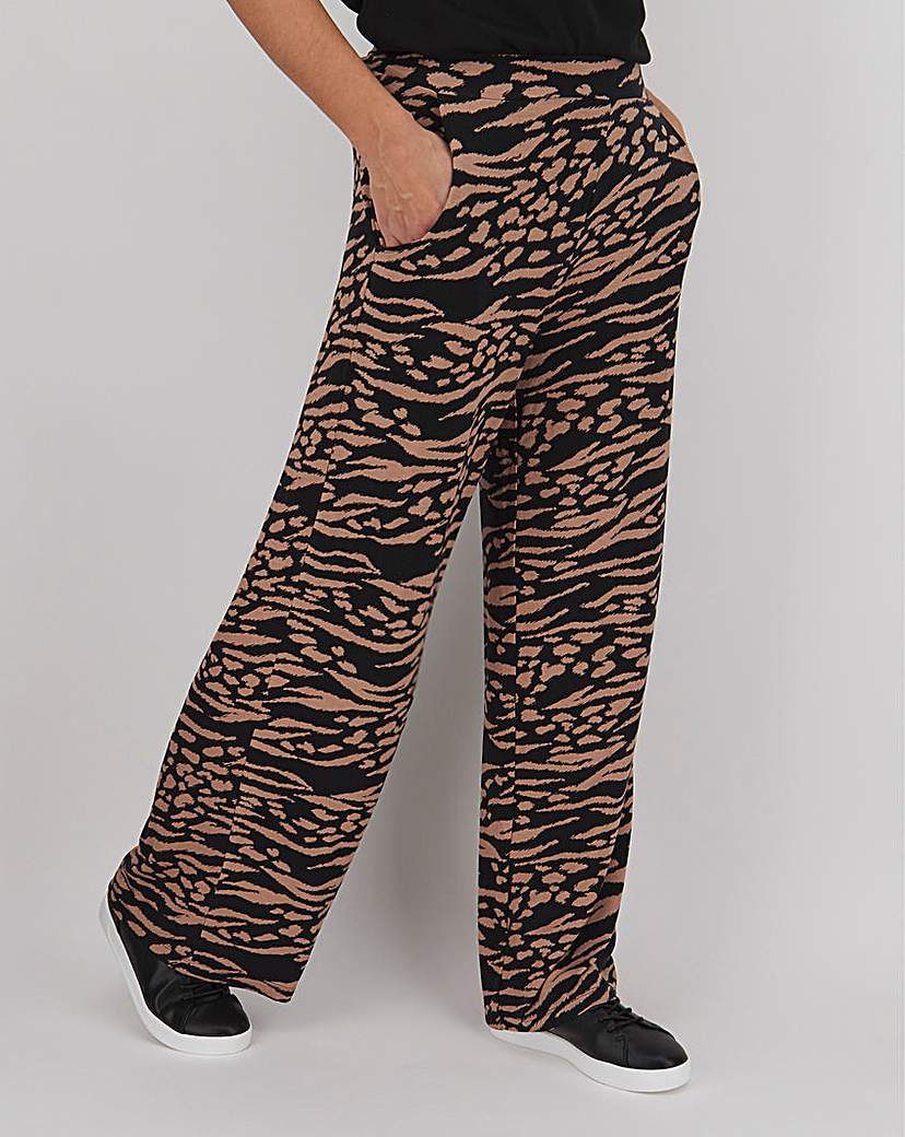 Image of Animal Print Jersey Wide Trousers Short