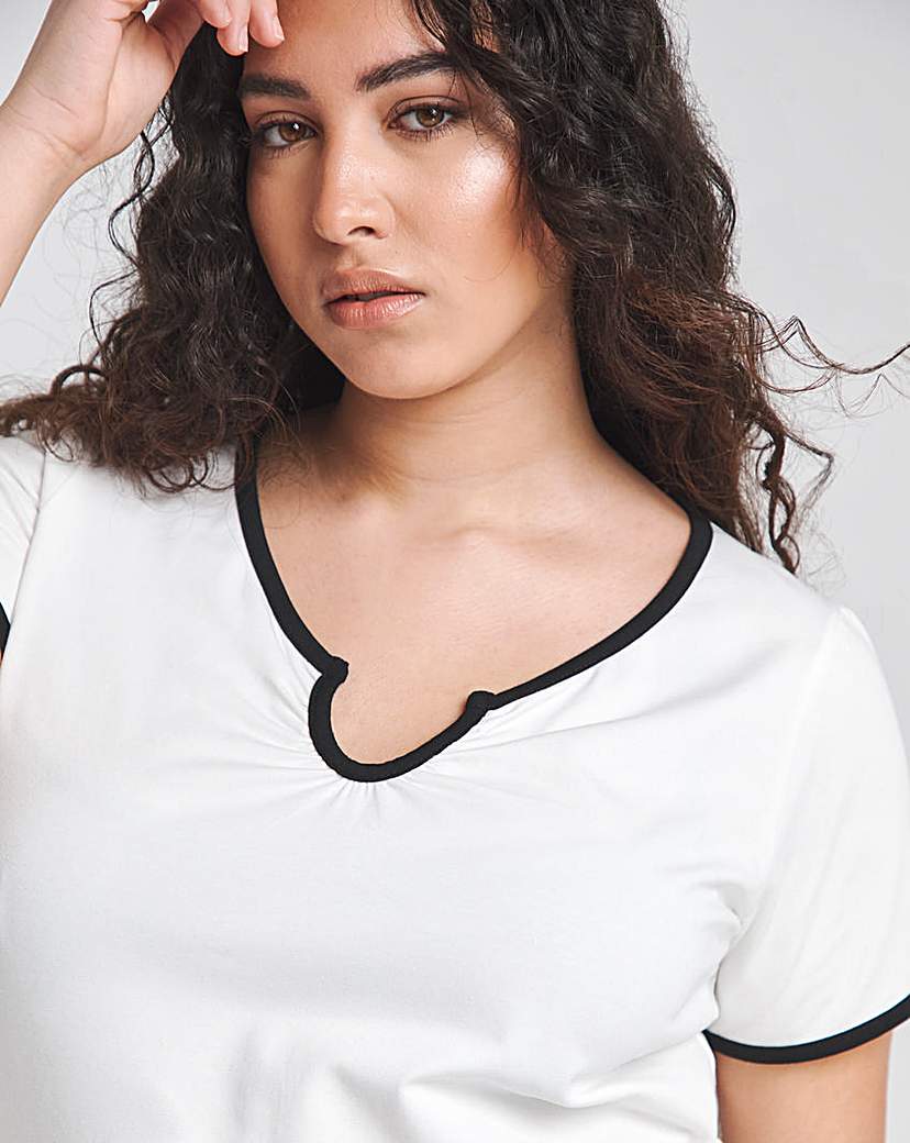 Contrast Trim Notch Neck T-Shirt