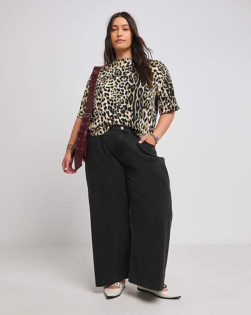 Leopard Crew Neck T-Shirt