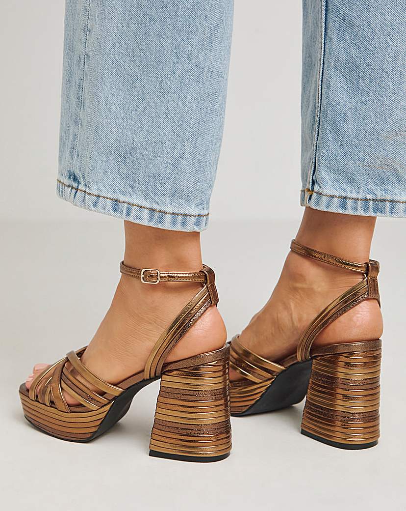 Feature Platform Heel Wide