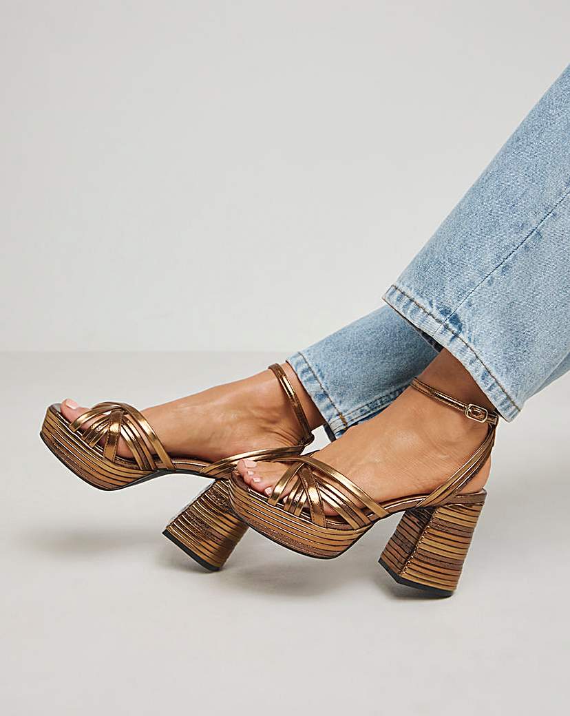 Feature Platform Heel Wide