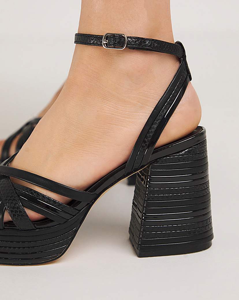 Fetaure Platform Heel Ex Wide