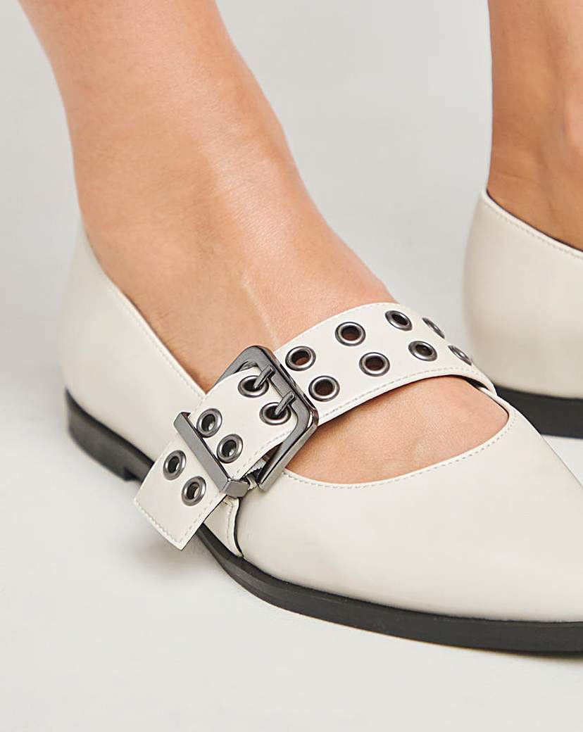 Hardware Mary Jane Pointy Flat Shoe Wide
