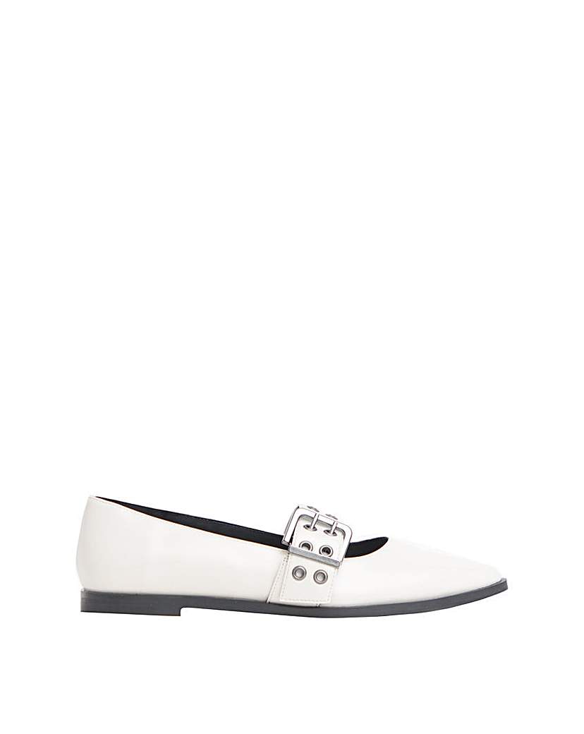 Hardware Mary Jane Pointy Flat Shoe Wide