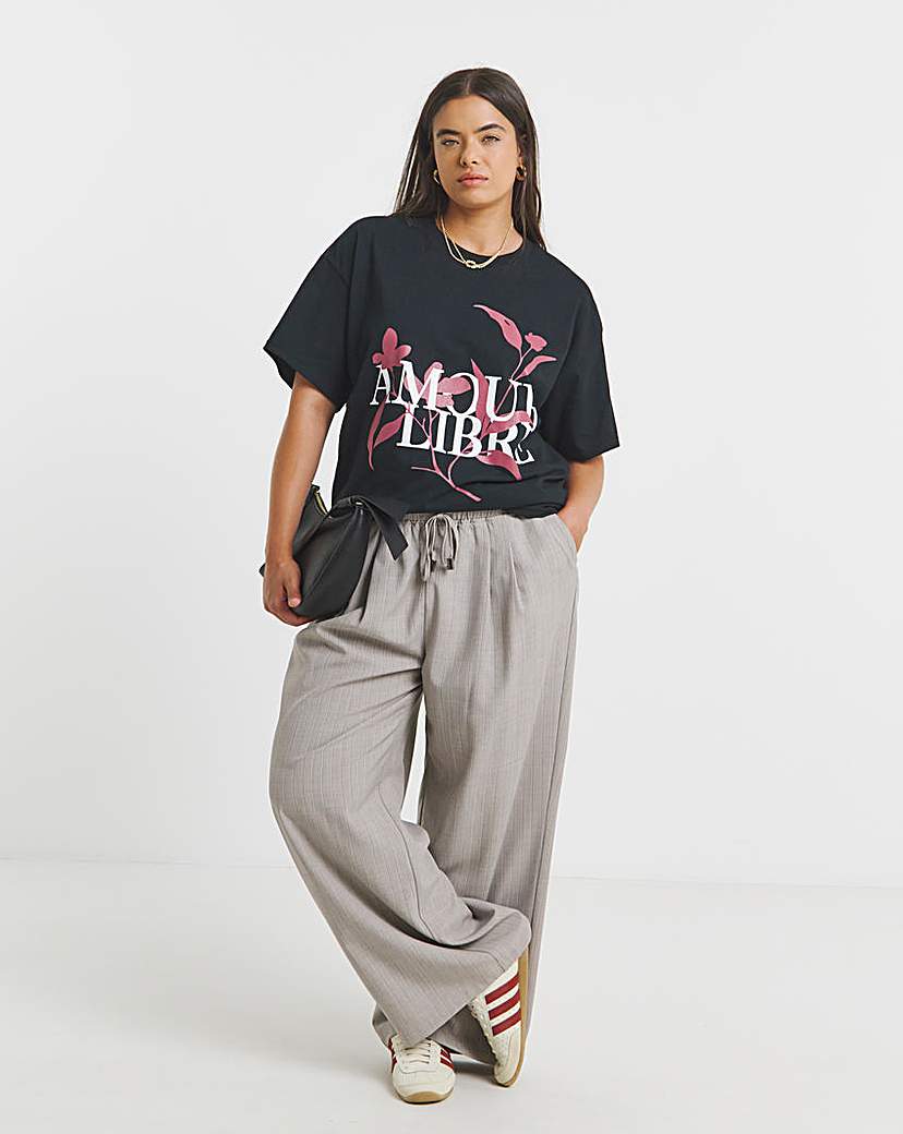 Amour Libre Graphic T-Shirt