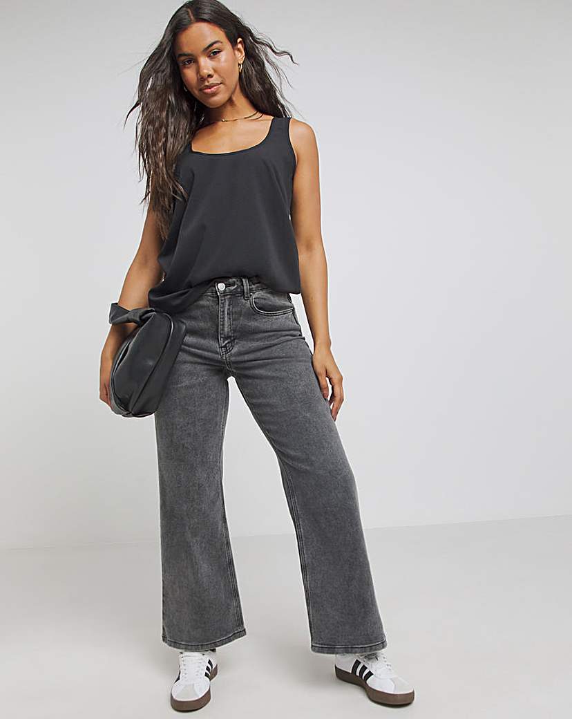 Black Lightweight Scoop Neck Vest