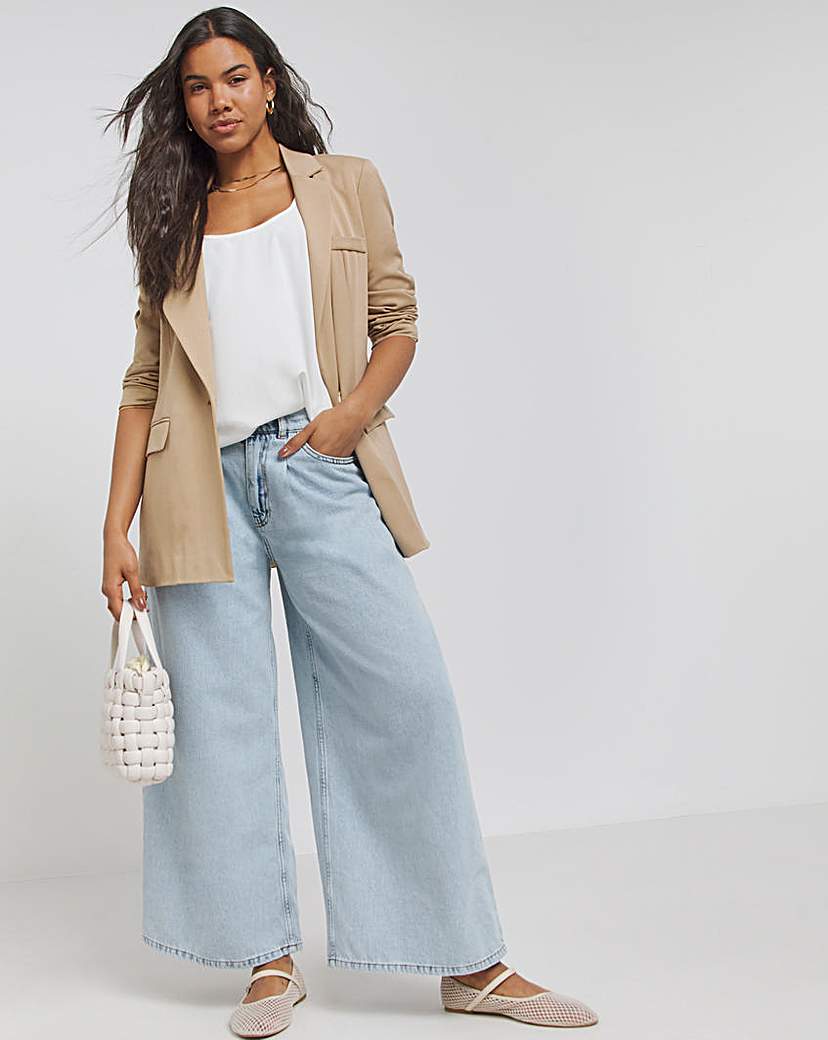 White Lightweight Scoop Neck Vest