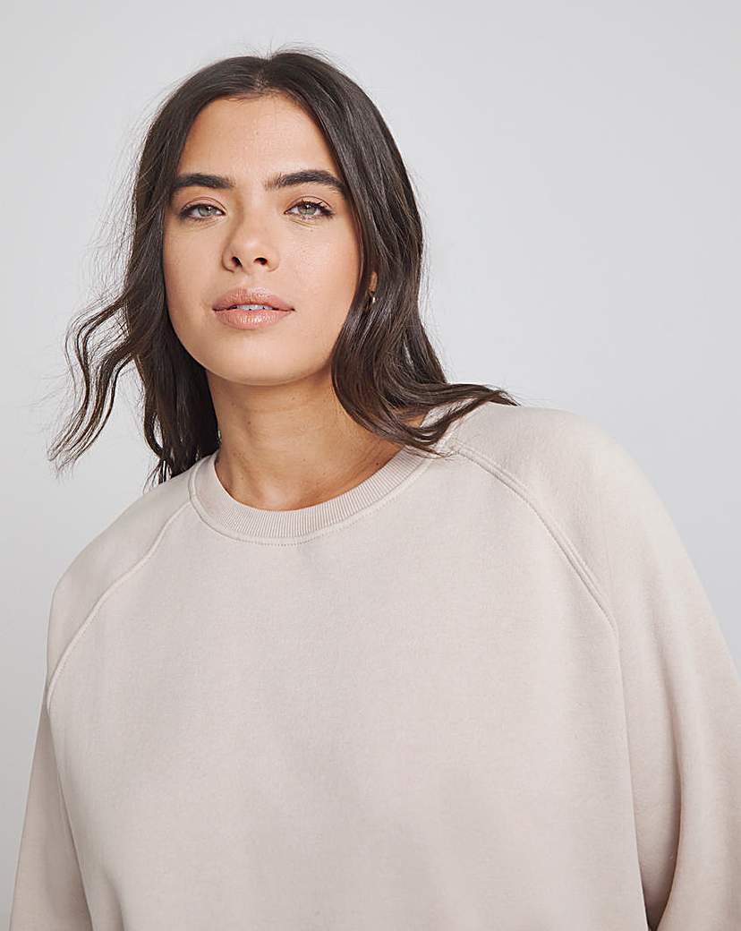 Raglan Sleeve Sweatshirt