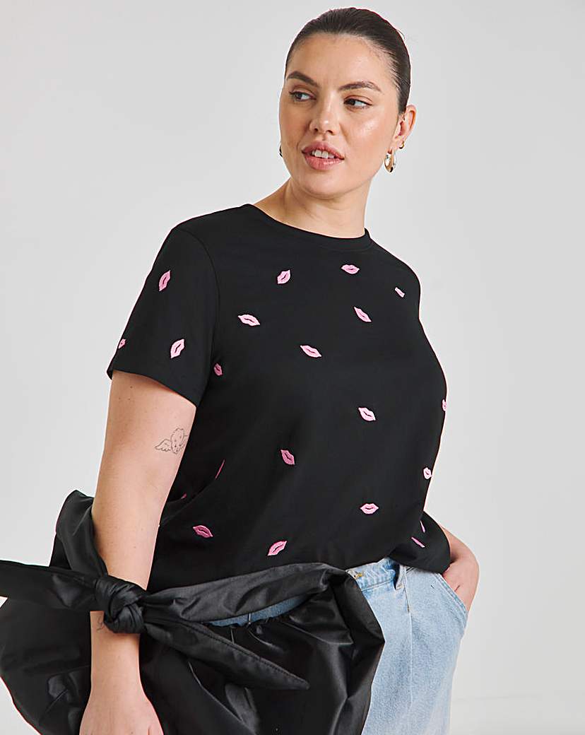Simply Be Lips Embroidery T-Shirt