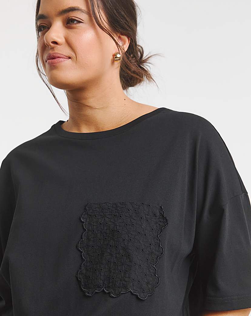 Broderie Pocket T-Shirt