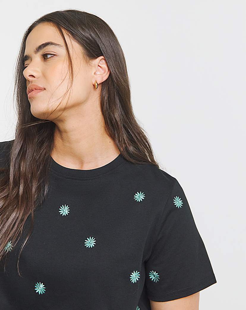 New In - Flower Embroidered T-Shirt