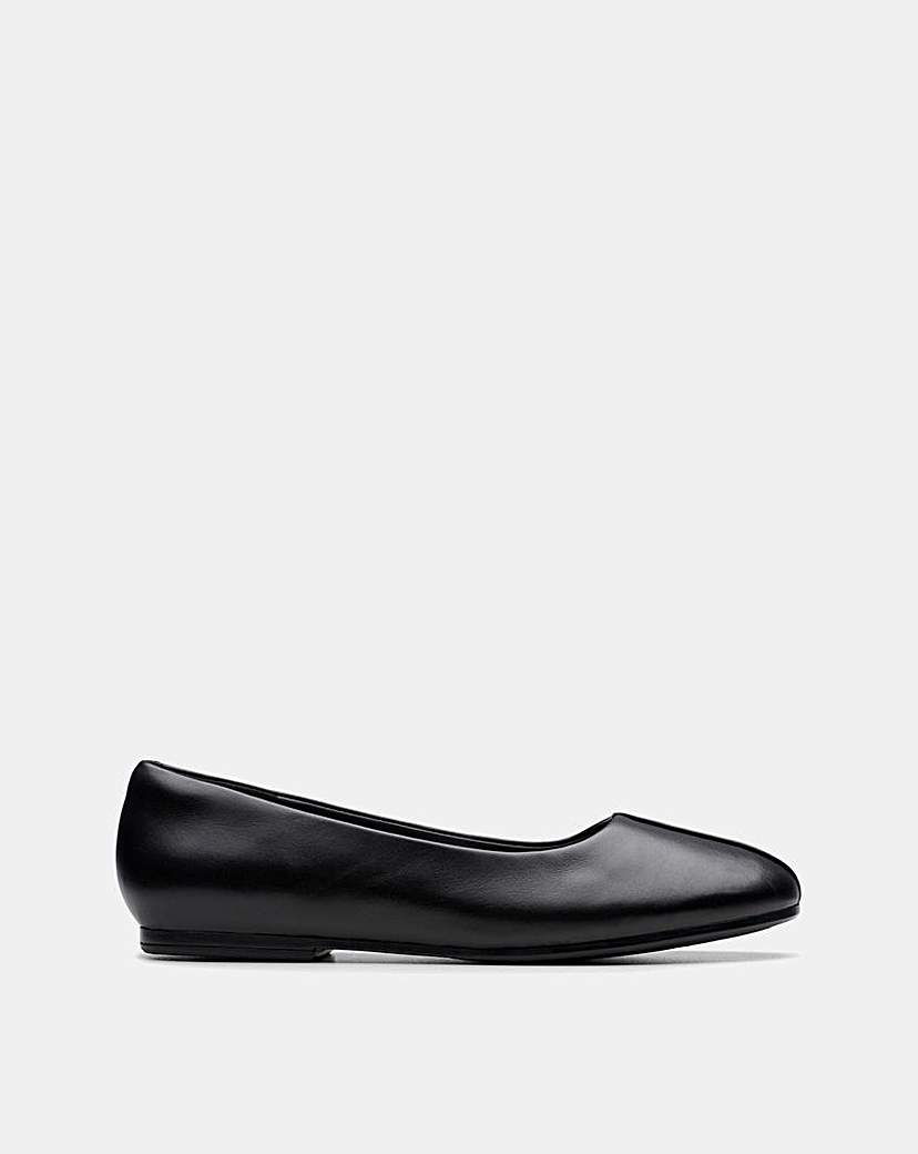 Clarks Livia Leather Ballerina D Fit