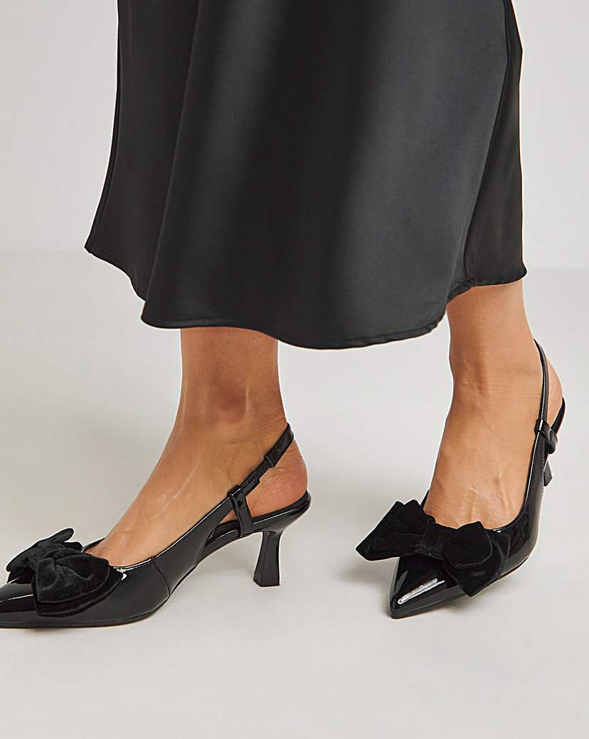 Oversized Bow Pointy Court Shoe Wide