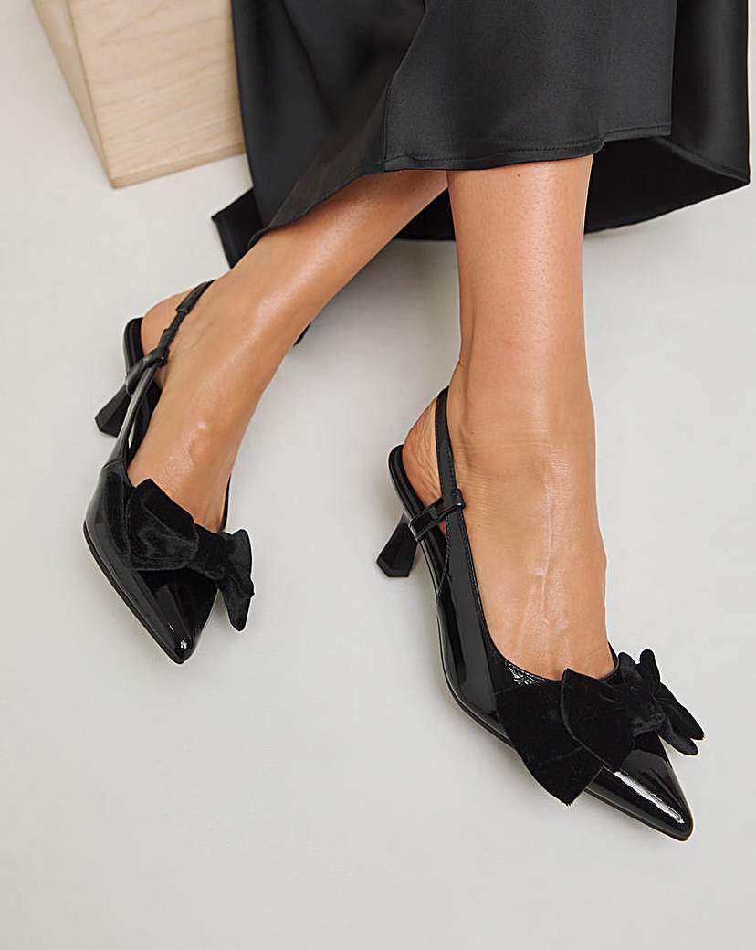 Oversized Bow Pointy Court Shoe Wide