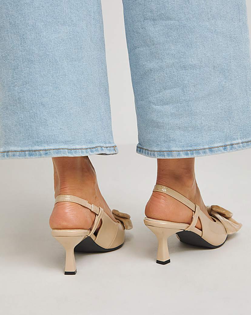 Oversized Bow Pointy Court Shoe Wide
