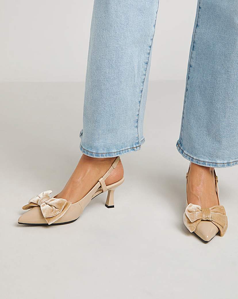 Oversized Bow Pointy Court Shoe Wide