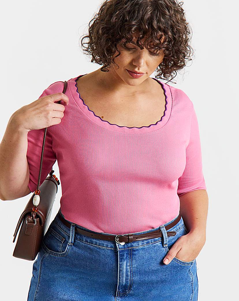 Contrast Scallop Scoop Neck